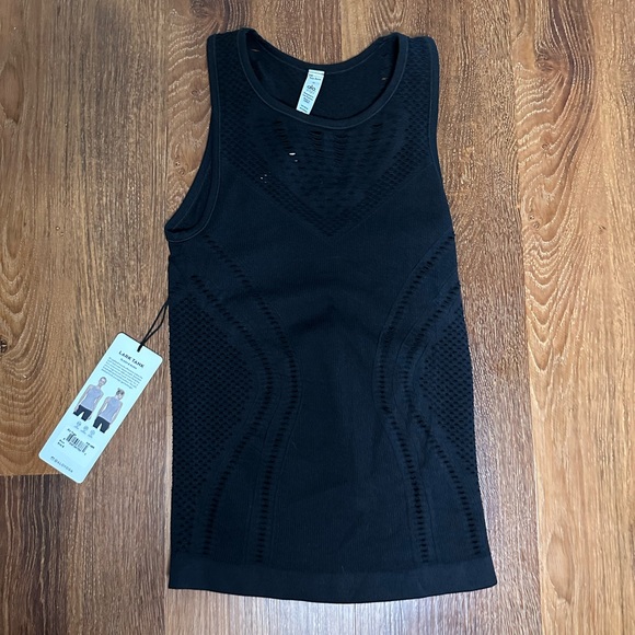 NWT Alo Lark Tank - Picture 1 of 3